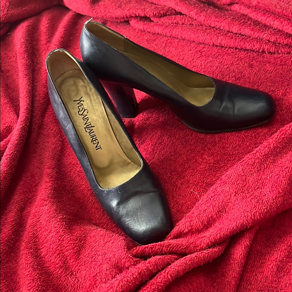 8 1/2 Yves Saint Laurent Women's Black Pumps